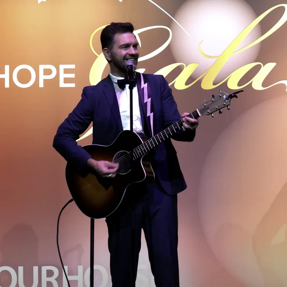 House-Of-Hope-Gala-2024-sq Andy Grammer performing in front of a 3thought-designed branded backdrop at the House of Hope Awards in Los Angeles.